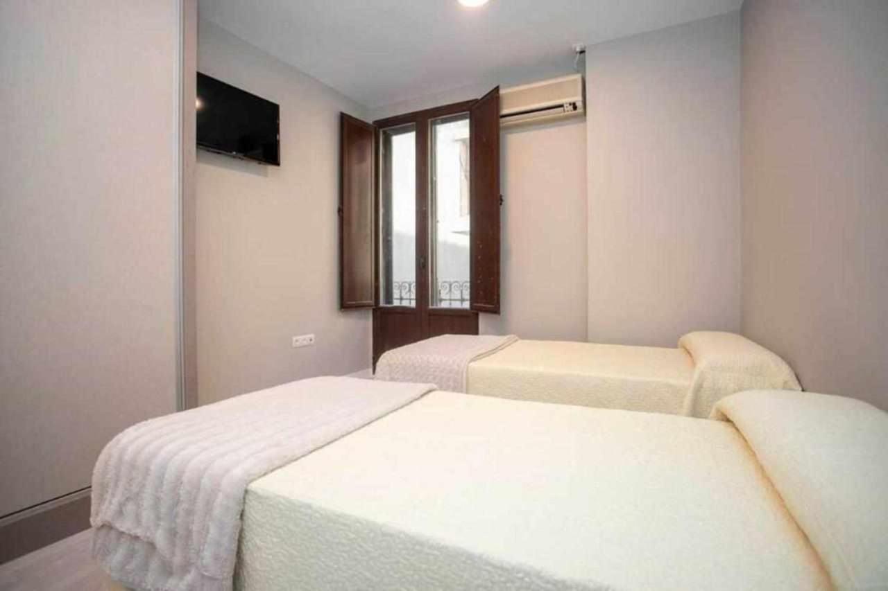 Hostal Viena Plaza Nueva Granada Buitenkant foto